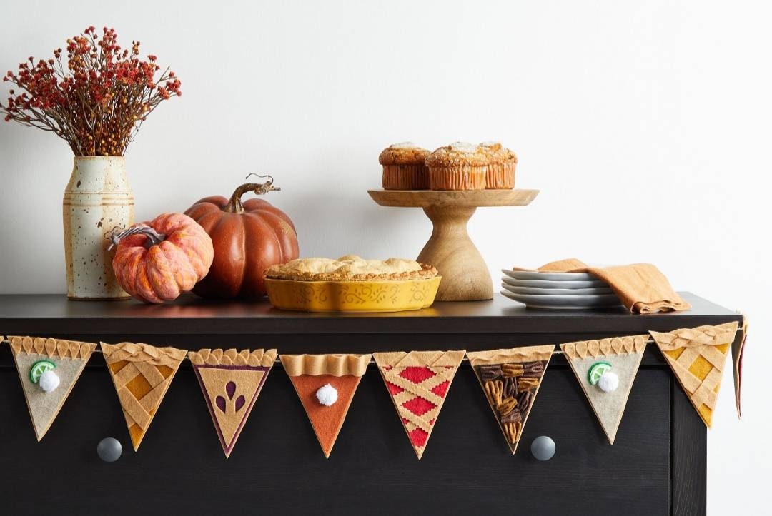 Thanksgiving Pie Felt Garland – Fall Banner for Kitchen, Mantel, or Table – Pumpkin, Apple, Pecan Slice Decor – Autumn Holiday Bunting