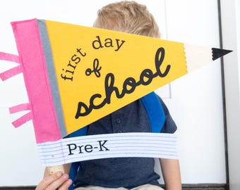 Banderín de primer día de clases: pancarta de fieltro para todos los grados: preescolar, k-12, etc. Accesorio para fotos de regreso a clases o regalo para maestros.