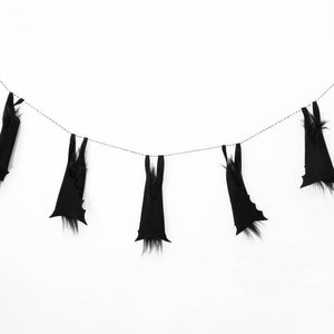 Guirnalda de alas de murciélago negras / Banner de Halloween / Guirnalda de fieltro espeluznante / Decoración de fiesta gótica / Decoración de casa embrujada / Banderín de murciélago colgante para repisa