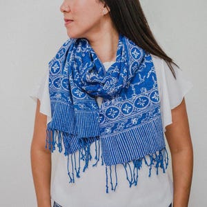 Batik Scarf 100% Cotton, Blue White, Butterfly, Indonesian Print Wrap, Lightweight Shawl for Women, Ethnic Boho Scarf, Insects, Wrap, Stole