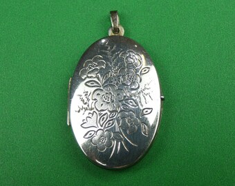 Large Vintage Sterling Silver Oval Locket / Pendant