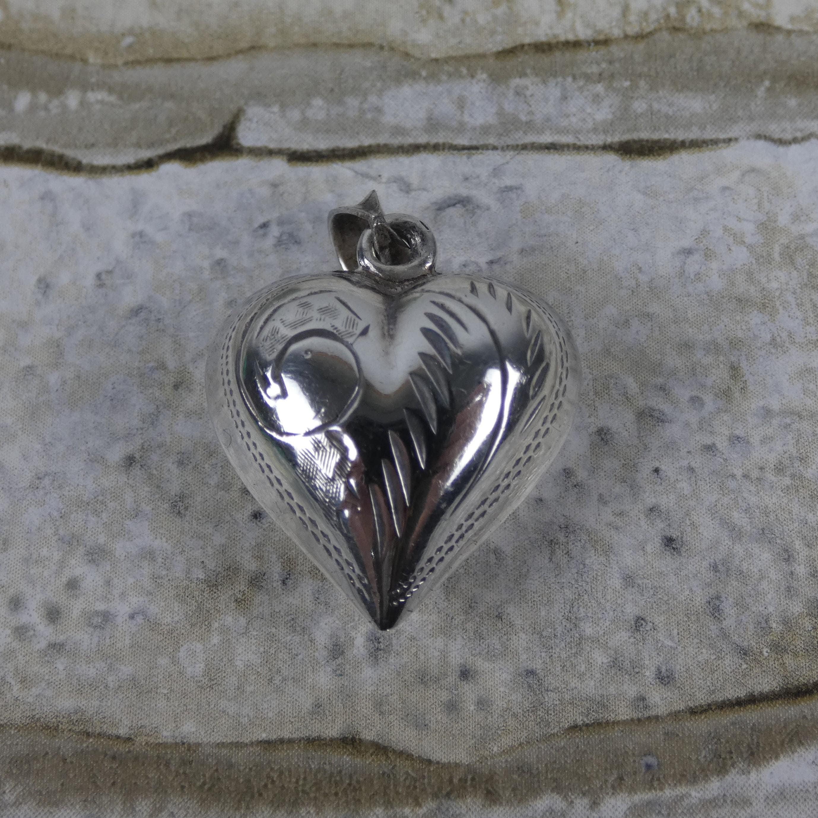 ヴィンテージ！Silver Puffy Love Heart ピアス ヴィンテージ！Silver Puffy Love Heart ピアス