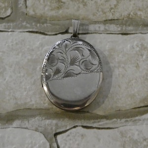 Vintage Hallmarked Silver Engraved Oval Locket / Pendant