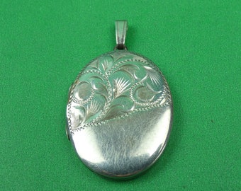 Vintage Hallmarked Silver Engraved Oval Locket / Pendant