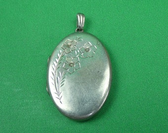 Vintage Hallmarked Silver Engraved Oval Locket / Pendant