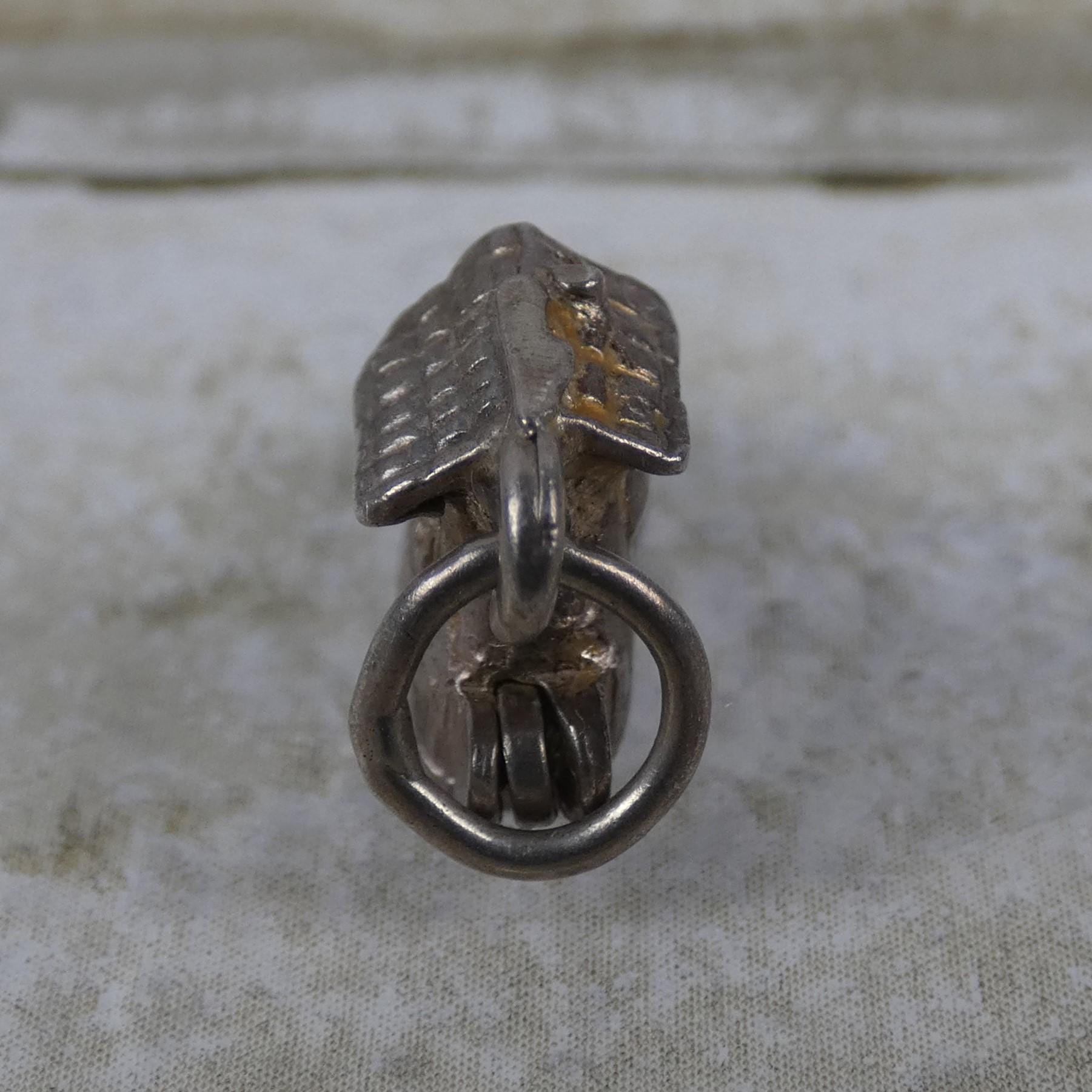 Charme Argent 925 - Vieille Femme Dans Une Chaussure - 1,8 G - 1,5 Cm - Occasion Bon état