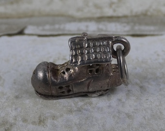 Vintage Sterling Silver Old Lady Who Lived in a Shoe Nursery Rhyme Opening Charm / Pendant