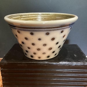 Saltglazed mixing bowl, polka dots