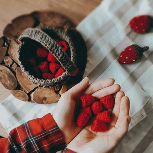 Crochet raspberries, set of crochet raspberries in a basket, Crochet play food, kinderkuche