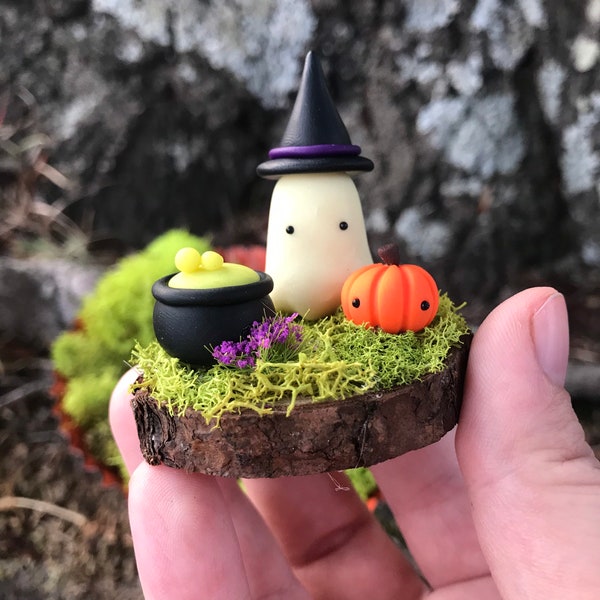 Mini Kawaii Halloween Pumpkin and Ghost Figurine with Witch Cauldron, Ghost Witch, Polymer Clay, Ghost Figurine