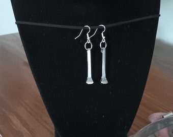 Pendientes de clavos de herradura occidentales