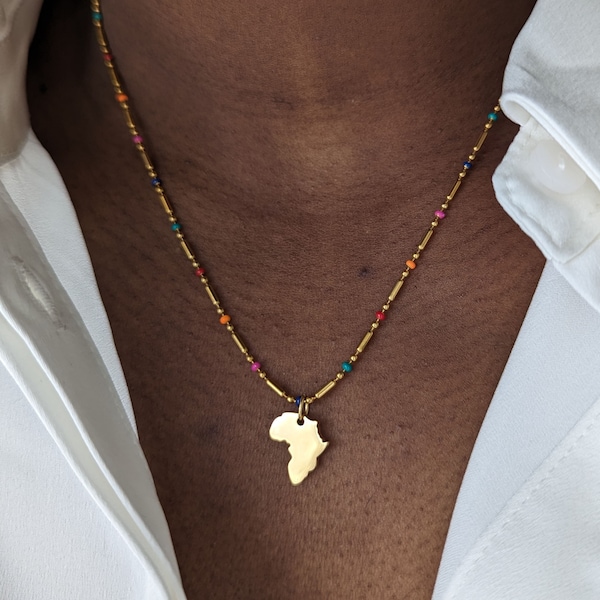 Collier de l'Afrique pour femme avec chaine perlée, Collier coloré pour elle, Pendentif de l'Afrique plaqué Or 18K, Petit cadeau africain