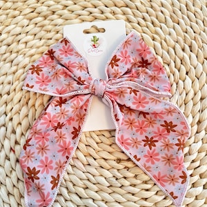 Pink flower Hair Bow, Floral Hair Bow, Flower Hair Bow, Toddler bow, Girly Hair Bow, Pink hair bow,  Girls Flower Hair Bow, Flower Hair Clip