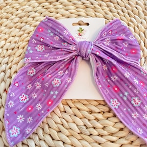 Purple flower Hair Bow, Floral Hair Bow, Flower Hair Bow, Toddler bow, Girly Hair Bow, Ribbed hair bow, Girls Flower Hair Bow