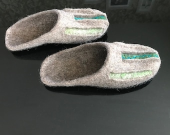 Mens wool slippers,Felted mens slippers,Gift for him,Felted mens slippers slip on,Natural wool slippers,Warm and comfortable wool slippers