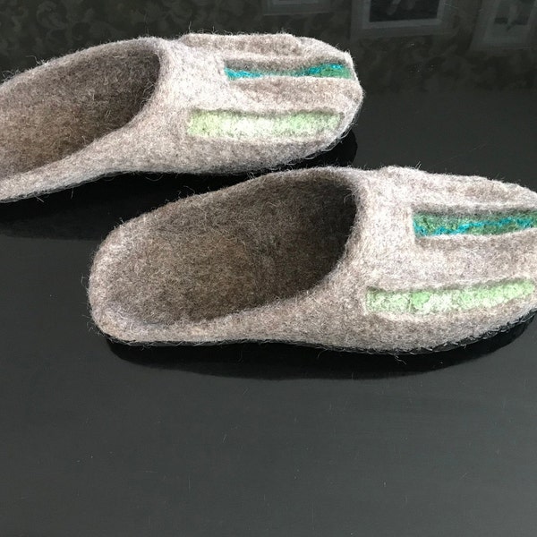 Mens wool slippers,Felted mens slippers,Gift for him,Felted mens slippers slip on,Natural wool slippers,Warm and comfortable wool slippers