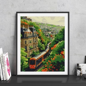 Könnte beinhalten: Ein gerahmtes Gemälde einer Stadtlandschaft mit einem Zug, der durch eine grüne, von Bäumen gesäumte Straße fährt. Der Zug ist orange und braun und die Gebäude sind weiß mit braunen Akzenten.