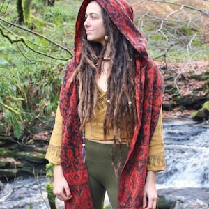 Bufanda con capucha de cachemira • Chal con capucha bohemio unisex • Bufanda tipo manta con capucha Suraya • Capa con capucha de lana vegana • Bufandas cálidas para mujer • Calluna