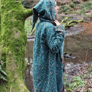 Kapuzen Festival Umhang • Der Verzauberung Umhang • Unisex Paisley Mantel • Warmer Winter Poncho • Veganer Wolle Schal • Langer Boho Schal