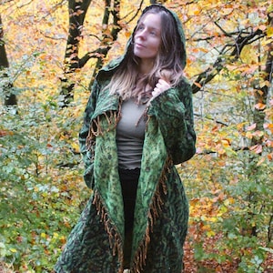 Capa Enchantment • Capa con capucha para festivales • Capa unisex con estampado de cachemira • Poncho cálido de invierno • Bufanda de lana vegana • Chal largo bohemio