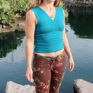 Supportive V Neck Tank • Cotton Built In Bra Fitness Vest • Hot Yoga Crop Top Active Wear • Yoga Dance Movement Theia Bralet • Calluna