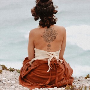 Top de cuello halter de algodón crudo sin espalda • Top con lazo para festival con espalda abierta • Ropa tribal sexy Shakti • Ropa ecológica natural • Calluna