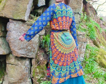 Vestido tipo kimono de manga larga con mandala de algodón • Caftán de festival de los años 70 • Bata estilo chaqueta larga psicodélica • Túnica de playa • Bata bohemia