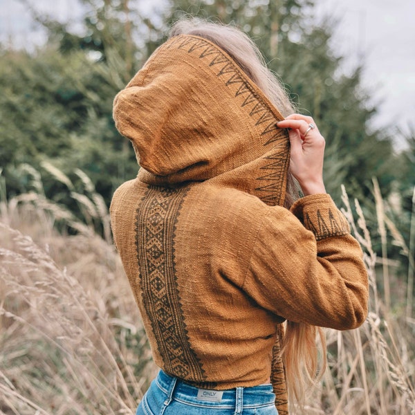 Top cruzado con estampado de bloques de algodón crudo • Top cruzado Akashic con capucha y mangas acampanadas • Top con capucha acampanada para festivales • Ropa tribal natural terrosa • Calluna