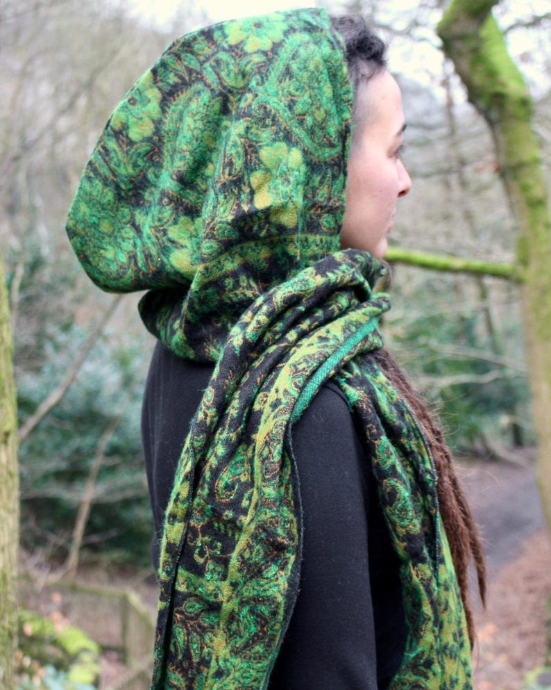 Paisley Kapuzenschal • Unisex Boho Kapuzen Schal Wrap • Decke Hoodie Suraya Schal • Vegan Wolle Kapuzen-Schal Cape • Warme Schals Frauen • Calluna Green