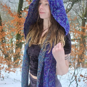 Paisley Kapuzenschal • Unisex Boho Kapuzen Schal Wrap • Decke Hoodie Suraya Schal • Vegan Wolle Kapuzen-Schal Cape • Warme Schals Frauen • Calluna Blue