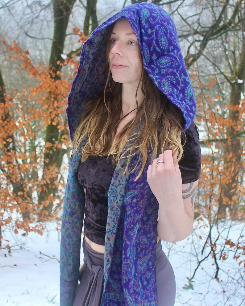 Paisley Kapuzenschal • Unisex Boho Kapuzen Schal Wrap • Decke Hoodie Suraya Schal • Vegan Wolle Kapuzen-Schal Cape • Warme Schals Frauen • Calluna Blue