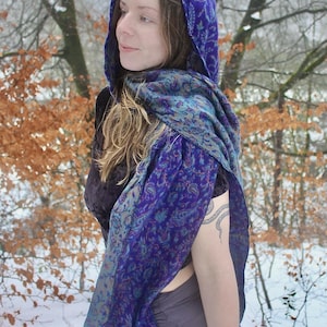 Paisley Kapuzenschal • Unisex Boho Kapuzen Schal Wrap • Decke Hoodie Suraya Schal • Vegan Wolle Kapuzen-Schal Cape • Warme Schals Frauen • Calluna Bild 5