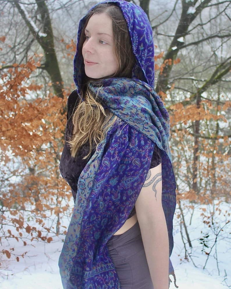 Paisley Kapuzenschal • Unisex Boho Kapuzen Schal Wrap • Decke Hoodie Suraya Schal • Vegan Wolle Kapuzen-Schal Cape • Warme Schals Frauen • Calluna Bild 5