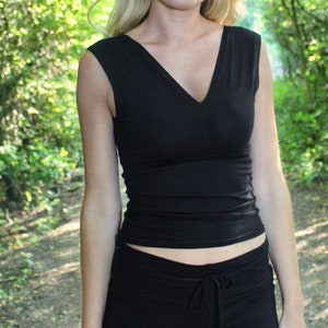 Supportive V Neck Tank • Cotton Built In Bra Fitness Vest • Hot Yoga Crop Top Active Wear • Yoga Dance Movement Theia Bralet • Calluna