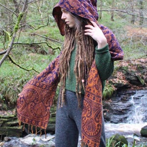 Paisley Kapuzenschal • Unisex Boho Kapuzen Schal Wrap • Decke Hoodie Suraya Schal • Vegan Wolle Kapuzen-Schal Cape • Warme Schals Frauen • Calluna Rust