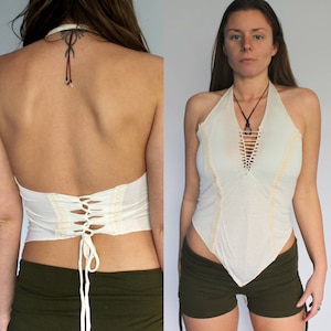 Weiß geflochtenes Neckholder Lakshmi Top • Spitze Baumwolle Sexy rückenfreies Crop Frauen • Schlitzgewebe geflochtenes Pixie Top • Calluna