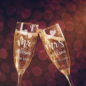Set of 2 Mr and Mrs engraved champagne glasses Personalized champagne flute wedding gift engagement gift anniversary gift wedding favor
