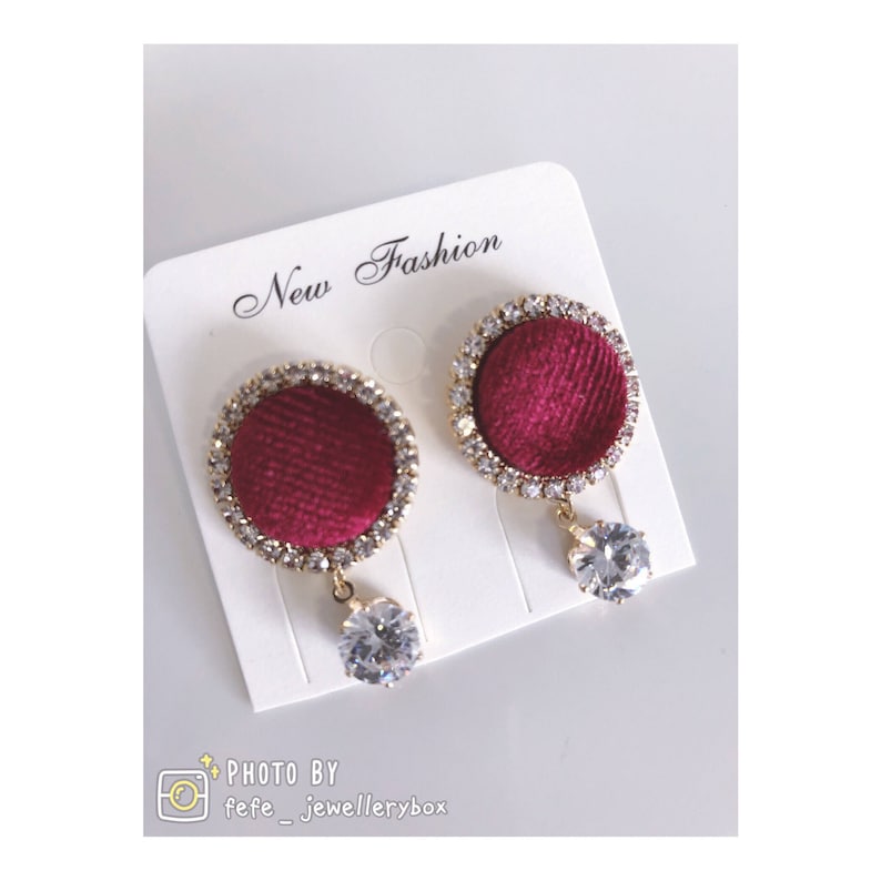 Elegant Design Round Earrings With Crystals