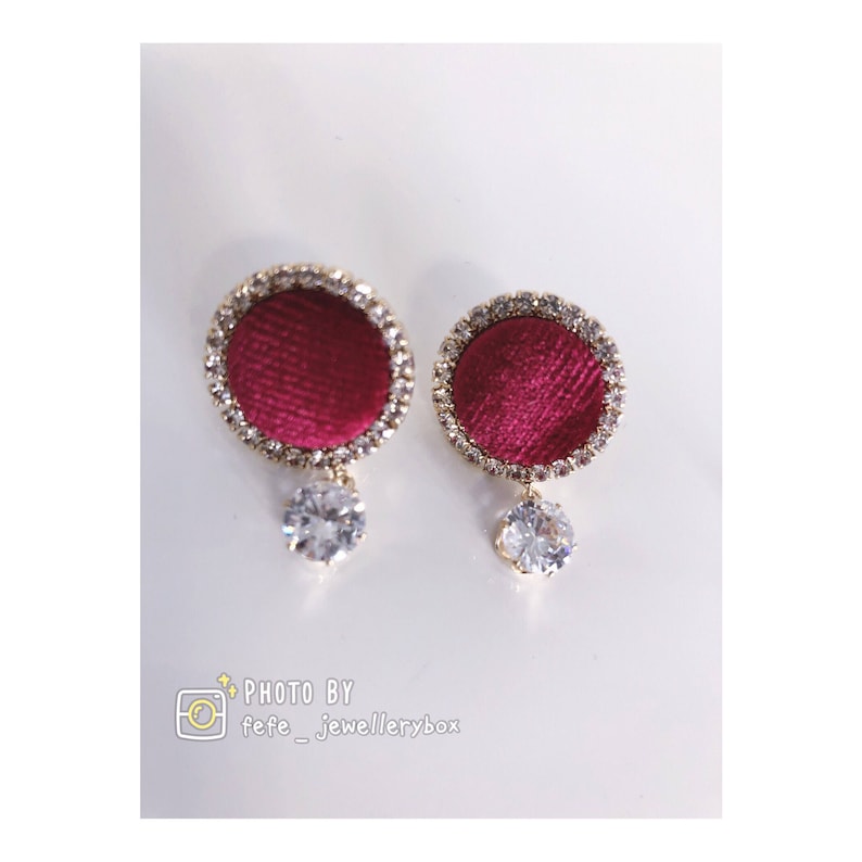 Elegant Design Round Earrings With Crystals