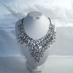 Collar de cadena negra con diamantes de imitación, collar para desfile, collar de graduación, collar de quenceañera, collar llamativo, collar de novia, collar de drag queen. imagen 1