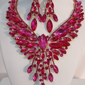 jewelry with hot pink dress Hot Pink Dress Jewellery Combination: 10 Bold & Stylish Ideas