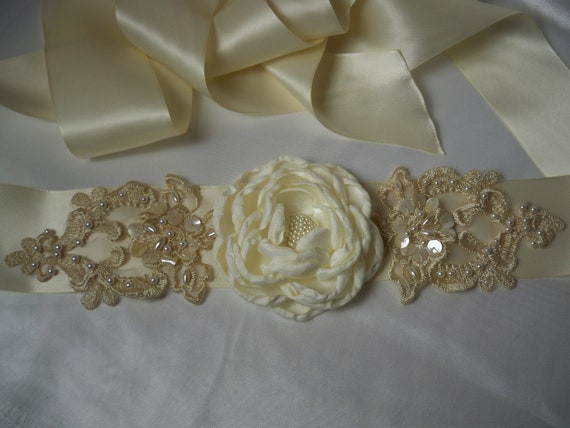 Women’s ivory beaded flower wedding belt Ivory Wedding Belt/wide Bridal Sash/flower Beige Embroidered  main image 3