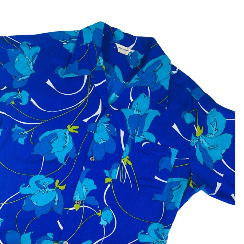 Vintage 1970s Royal Blue Hawaiian Floral Acrylic Mens Shirt image 6