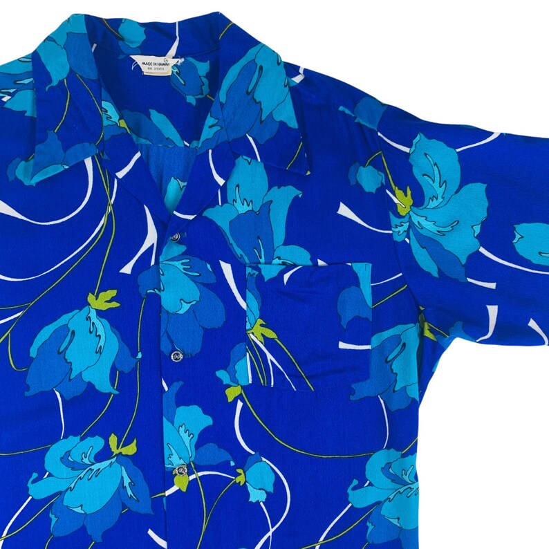 Vintage 1970s Royal Blue Hawaiian Floral Acrylic Mens Shirt image 5