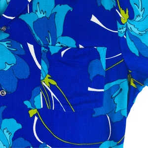 Vintage 1970s Royal Blue Hawaiian Floral Acrylic Mens Shirt image 3