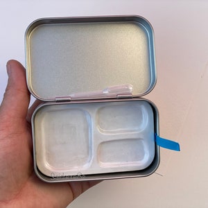 Ceramic watercolor palette in the tin. 3 wells, style A.