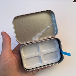 Ceramic watercolor palette in the tin. 4 wells, style B