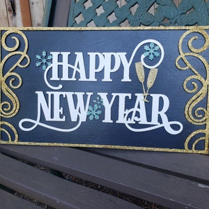 Gelukkig nieuwjaar SVG Bestand Laser Ready Sign Scrolled Wood Details Vakantie Decoraties Proost op de oudejaarsavond SVG