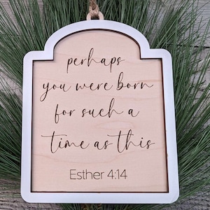 Misschien ben je geboren voor een tijd als dit Esther Kerstornament SVG Laser Ready File Holidays Schrift