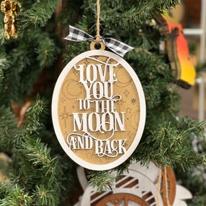 Je t'aime jusqu'à la lune et au dos Ornement SVG Fichier numérique GLOWFORGE Laser Ready Ornement de Noël